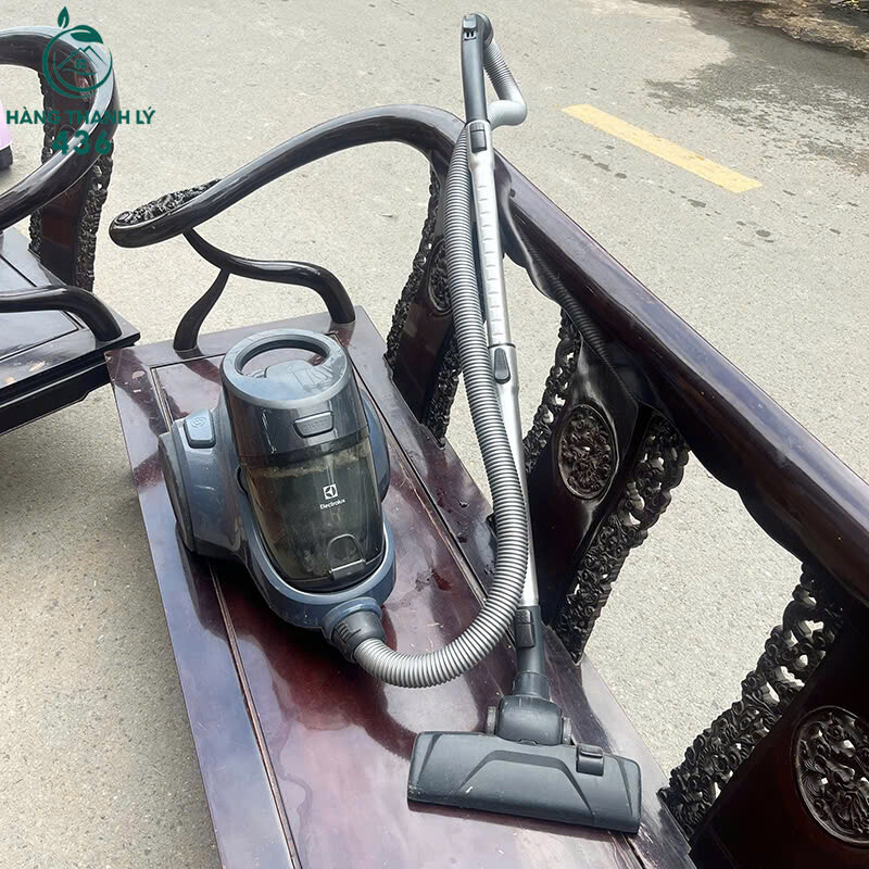 Máy Hút Bụi Cũ ELECTROLUX Màu Đen Chính Hãng Giá Rẻ z7129714943472_c1251437c5538330b22363f174255a3a Máy Hút Bụi Cũ ELECTROLUX Màu Đen Chính Hãng Giá Rẻ