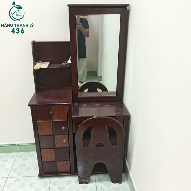 Bộ Bàn Ghế Trang Điểm Gỗ Cũ Gương Đứng Kèm Kệ Trưng Bày   z7150712123019_c1de2e92a863377b01cf08e69b433884 Bộ Bàn Ghế Trang Điểm Gỗ Cũ Gương Đứng Kèm Kệ Trưng Bày