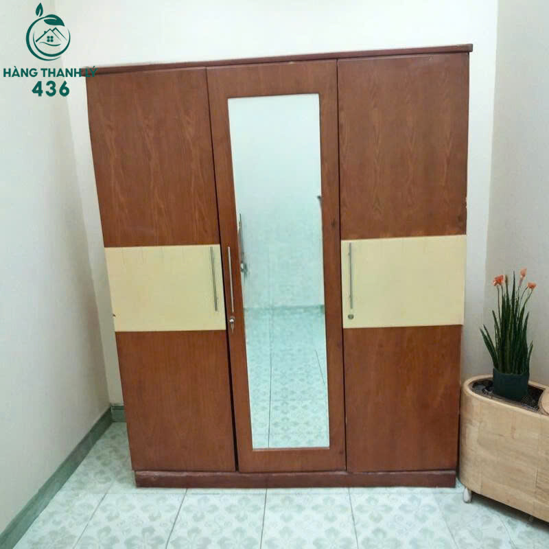 Tủ Quần Áo Gỗ Cũ 3 Cánh Kèm Gương Ở Giữa Soi Toàn Thân   z7152985609885_b40c53ac82bbddd2de25d78437b27e22-1 Tủ Quần Áo Gỗ Cũ 3 Cánh Kèm Gương Ở Giữa Soi Toàn Thân