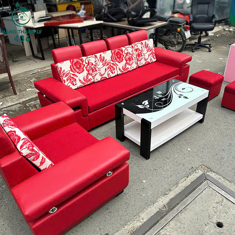 Bộ Sofa Bọc Da Cũ Màu Đỏ Kèm Gối Vuông Họa Tiết Hoa Hồng   z7153532206806_a42366d45c2fdbf796e7a2921d32116f Bộ Sofa Bọc Da Cũ Màu Đỏ Kèm Gối Vuông Họa Tiết Hoa Hồng