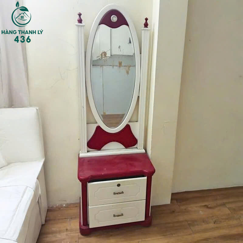 Bàn Trang Điểm Màu Đỏ Trắng Cũ 2 Hộc Kéo Kèm Gương Toàn Thân   z7154043884437_ba8730b3c23048073d0a872e551489b5 Bàn Trang Điểm Màu Đỏ Trắng Cũ 2 Hộc Kéo Kèm Gương Toàn Thân