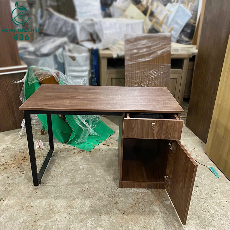 Bàn Làm Việc Chân Sắt Liền Hộc Tủ Gỗ Chắc Chắn Mới 99% z7162693131616_699a28cecb758ab277c386481dfe5a25 Bàn Làm Việc Chân Sắt Liền Hộc Tủ Gỗ Chắc Chắn Mới 99%