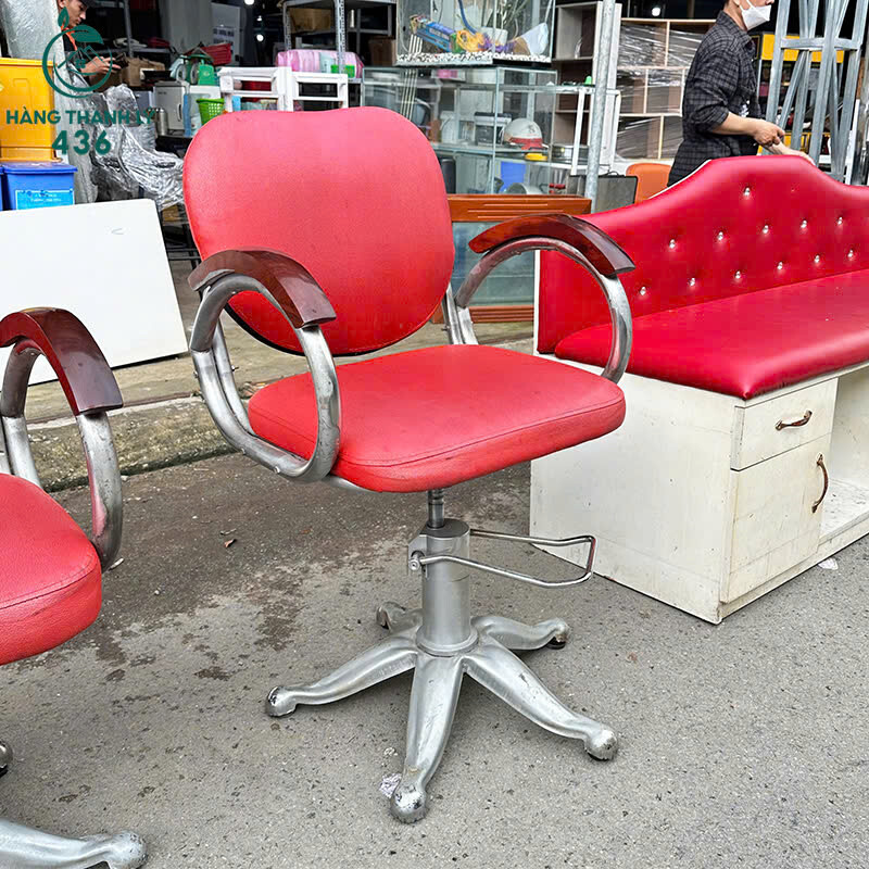 Ghế Cắt Tóc Cũ Bọc Da Màu Đỏ Nổi Bật Tay Vịn Ốp Gỗ Chắc Chắn   z7163912076970_824e0f08505dad2e415170da31d53a6d Ghế Cắt Tóc Cũ Bọc Da Màu Đỏ Nổi Bật Tay Vịn Ốp Gỗ Chắc Chắn
