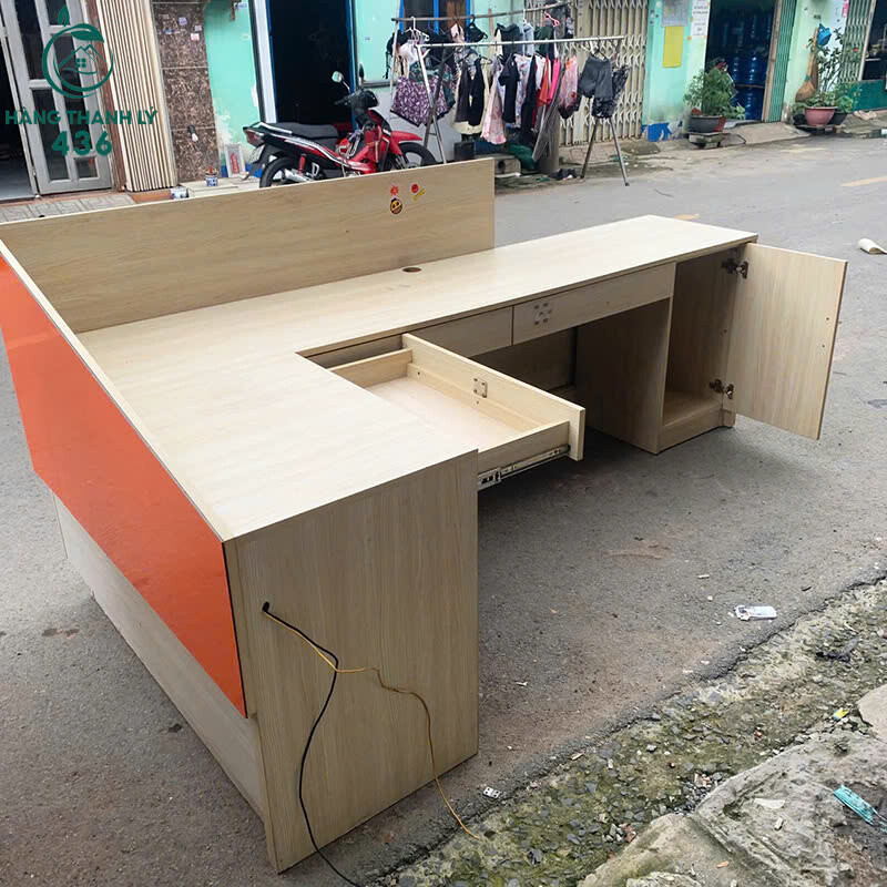 Quầy Lễ Tân Cũ 2M4x1M2 Màu Cam Nổi Bật Có Hộc Hiện Đại z7174716004853_8733d9962a6434a9b619cafea12679ae Quầy Lễ Tân Cũ 2M4x1M2 Màu Cam Nổi Bật Có Hộc Hiện Đại