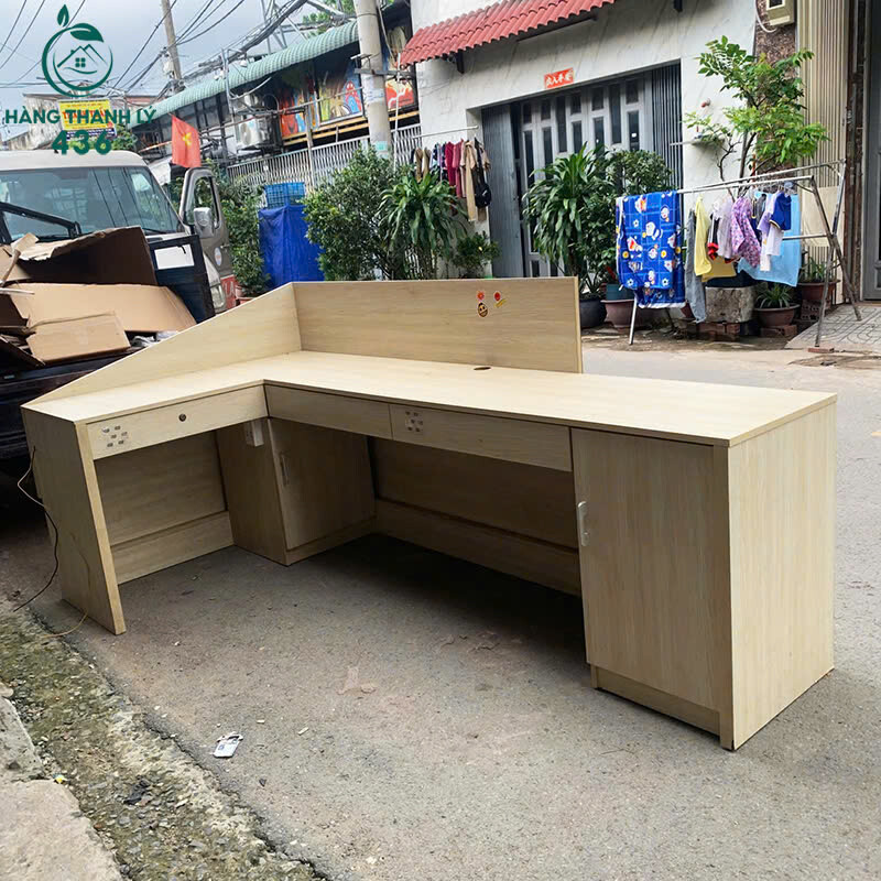 Quầy Lễ Tân Cũ 2M4x1M2 Màu Cam Nổi Bật Có Hộc Hiện Đại z7174716147500_90fdc22834133378203a3413751edb28 Quầy Lễ Tân Cũ 2M4x1M2 Màu Cam Nổi Bật Có Hộc Hiện Đại
