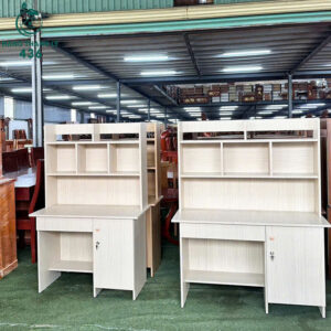 Bàn Học Sinh Vân Gỗ Màu Sáng Kèm Giá Sách Mới 99%