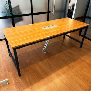 Bàn Họp Cũ Khung Sắt Mặt Gỗ Có Hộp Điện