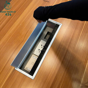 Bàn Họp Cũ Khung Sắt Mặt Gỗ Có Hộp Điện