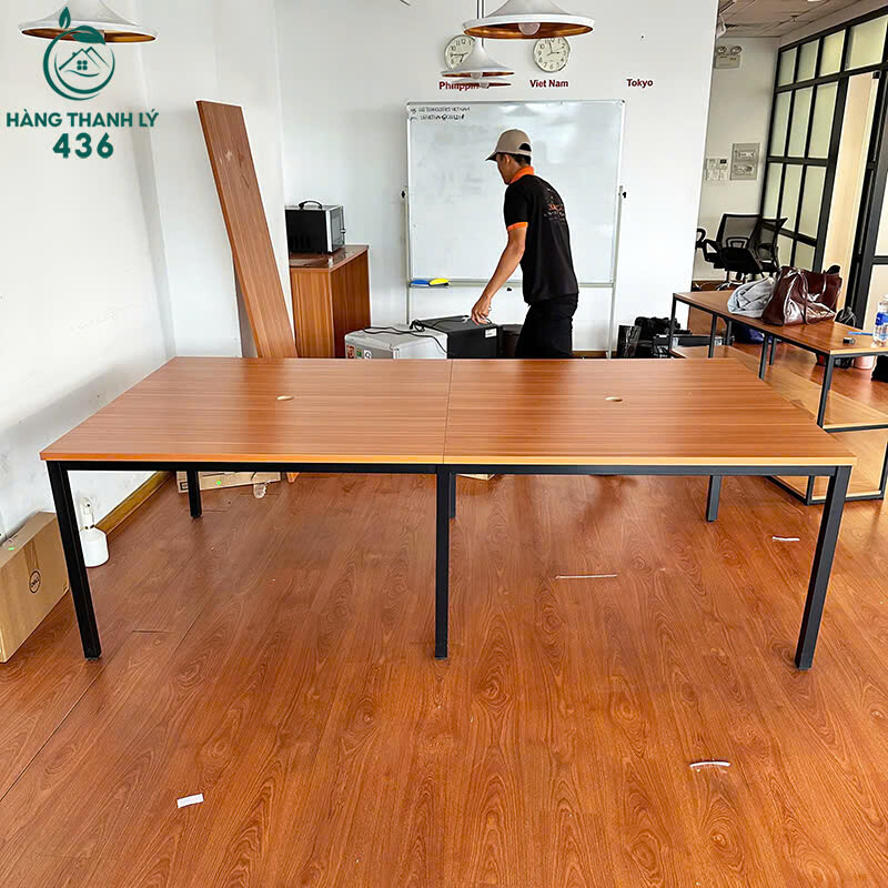 Bàn Họp Cũ Mặt Gỗ Chân Sắt Đen Chắc Chắn Thiết Kế Đơn Giản ban-hop-cu-mat-go-chan-sat-den-3 Bàn Họp Cũ Mặt Gỗ Chân Sắt Đen Chắc Chắn Thiết Kế Đơn Giản