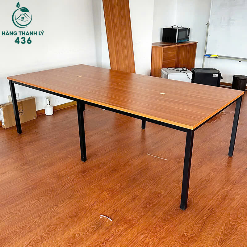 Bàn Họp Cũ Mặt Gỗ Chân Sắt Đen Chắc Chắn Thiết Kế Đơn Giản ban-hop-cu-mat-go-chan-sat-den-4 Bàn Họp Cũ Mặt Gỗ Chân Sắt Đen Chắc Chắn Thiết Kế Đơn Giản