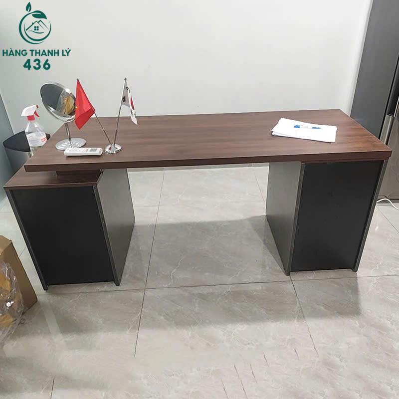 Bàn Làm Việc 1M75x60CMx75CM Cũ Màu Gỗ Nâu Sang Trọng ban-lam-viec-1m75x60cmx75cm-cu-mau-go-nau-sang-trong-2 Bàn Làm Việc 1M75x60CMx75CM Cũ Màu Gỗ Nâu Sang Trọng