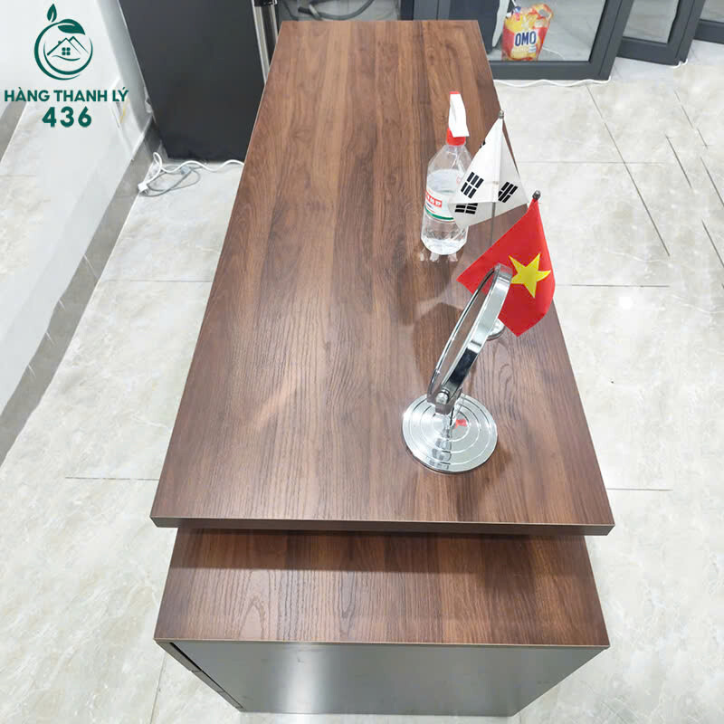 Bàn Làm Việc 1M75x60CMx75CM Cũ Màu Gỗ Nâu Sang Trọng ban-lam-viec-1m75x60cmx75cm-cu-mau-go-nau-sang-trong-3 Bàn Làm Việc 1M75x60CMx75CM Cũ Màu Gỗ Nâu Sang Trọng