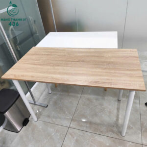 ban-lam-viec-cu-go-mau-nau-chan-kim-loai-thiet-ke-don-gian