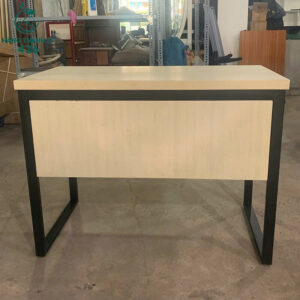 Bàn Làm Việc Cũ Màu Kem 1Mx50CM Mặt Gỗ Chân Sắt U