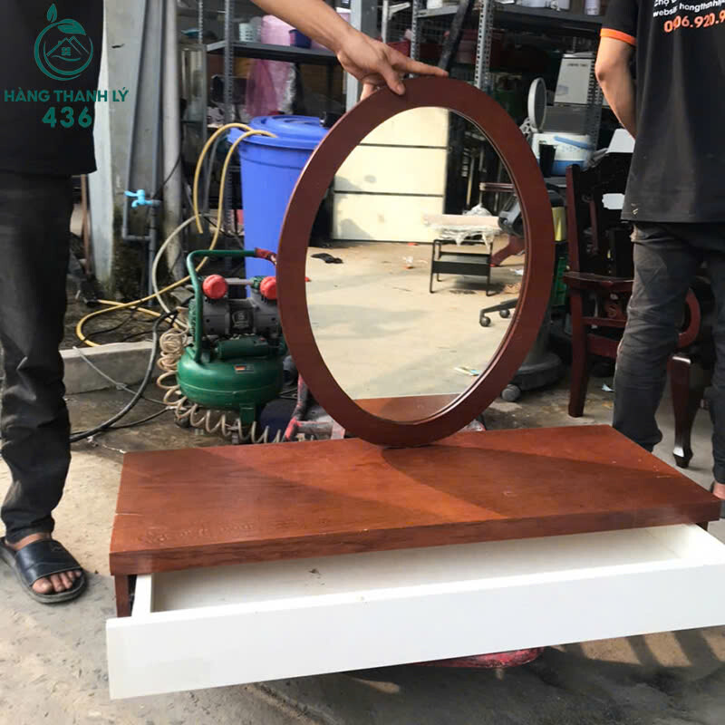 Bàn Trang Điểm Gỗ Gương Tròn Treo Tường Màu Cánh Gián Cũ ban-trang-diem-go-guong-tron-mau-canh-gian-cu-2 Bàn Trang Điểm Gỗ Gương Tròn Treo Tường Màu Cánh Gián Cũ