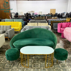 bo-sofa-cu-mau-xanh-la-chan-vang-thiet-ke-hien-dai