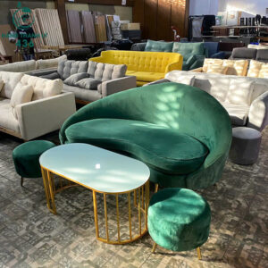 bo-sofa-cu-mau-xanh-la-chan-vang-thiet-ke-hien-dai