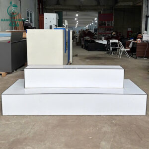 Bục Trưng Bày Cũ Màu Trắng Viền Đen 2 Tầng