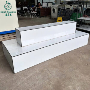 Bục Trưng Bày Cũ Màu Trắng Viền Đen 2 Tầng