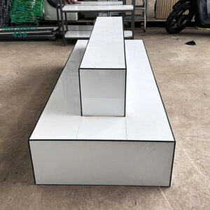 Bục Trưng Bày Cũ Màu Trắng Viền Đen 2 Tầng