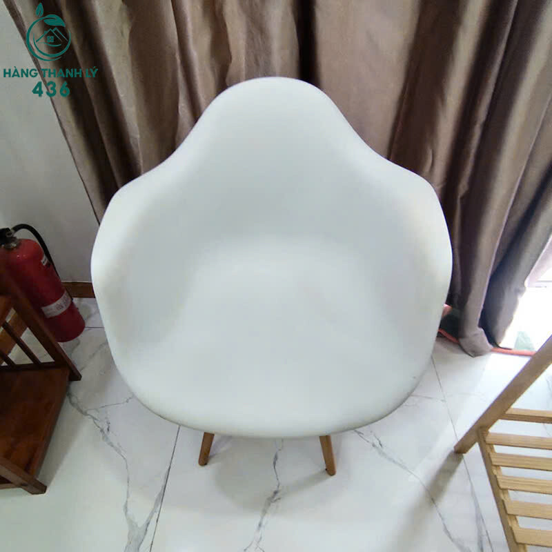 Ghế Cafe Cũ Chân Gỗ Màu Trắng Phong Cách Sang Trọng ghe-eames-cu-chan-go-mau-trang-phong-cach-sang-trong Ghế Cafe Cũ Chân Gỗ Màu Trắng Phong Cách Sang Trọng