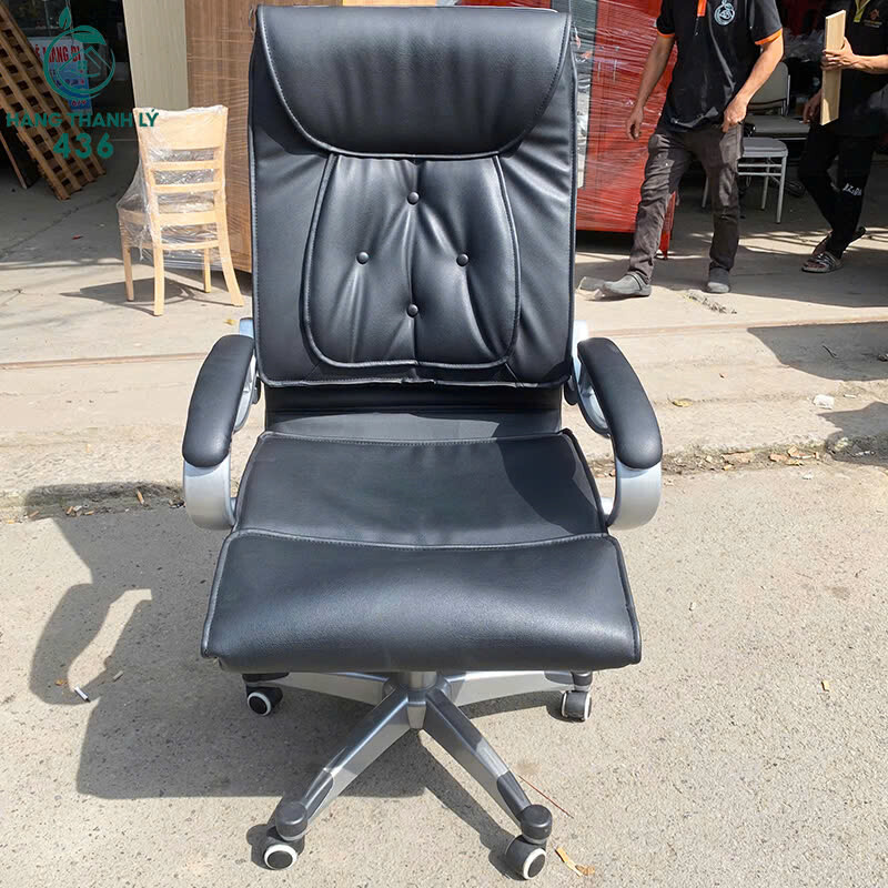 Ghế Giám Đốc Cũ Bọc Da Đen Mềm Mại Tay Bạc Cao Cấp ghe-giam-doc-cu-boc-da-den-mem-mai-tay-bac-cao-cap-2 Ghế Giám Đốc Cũ Bọc Da Đen Mềm Mại Tay Bạc Cao Cấp