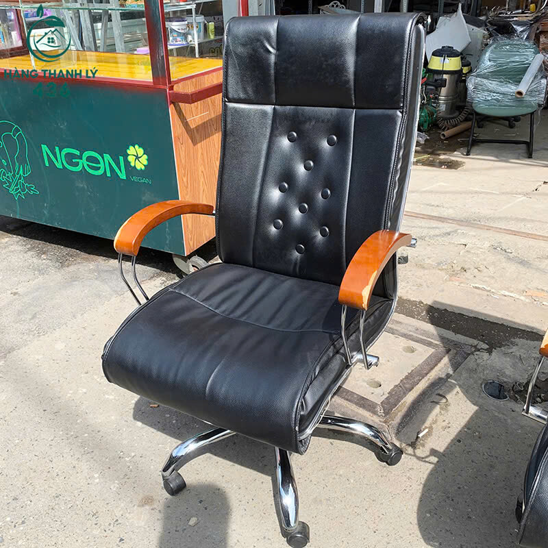 Ghế Giám Đốc Cũ Bọc Da Nút Nhấn Tay Gỗ Sang Trọng ghe-giam-doc-cu-boc-da-nut-nhan-caro-tay-go-2 Ghế Giám Đốc Cũ Bọc Da Nút Nhấn Tay Gỗ Sang Trọng