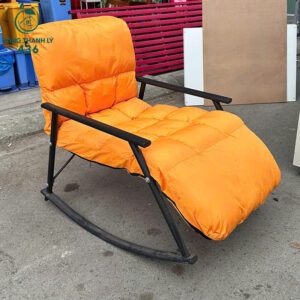 ghe-sofa-thu-gian-cu-mau-cam-dem-em-ai