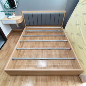 Giường Ngủ Gỗ Cũ 1M6 Đầu Nệm Xám Đẹp Mắt