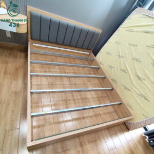 Giường Ngủ Gỗ Cũ 1M6 Đầu Nệm Xám Đẹp Mắt
