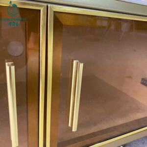 ke-tivi-cu-2m4x43cm-mat-da-dep-chat-lieu-go-ben-dep