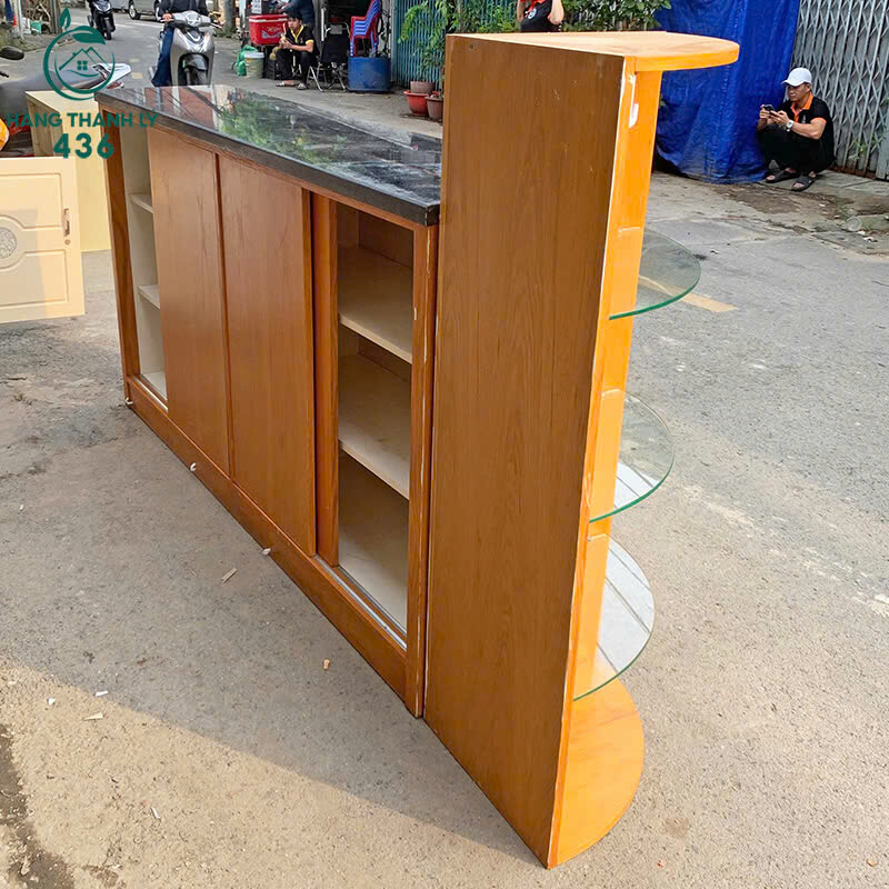 Quầy Lễ Tân Cũ 2Mx1M1 Màu Vàng Mặt Đá Kèm Kệ Trưng Bày quay-le-tan-cu-2mx1m1-mau-vang-mat-da-kem-ke-trung-bay-4 Quầy Lễ Tân Cũ 2Mx1M1 Màu Vàng Mặt Đá Kèm Kệ Trưng Bày