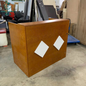 Quầy Lễ Tân Gỗ Cũ 1M2X1M1 Màu Nâu Gọn Gàng