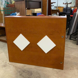 Quầy Lễ Tân Gỗ Cũ 1M2X1M1 Màu Nâu Gọn Gàng