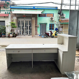 Quầy Lễ Tân Cũ 2M2x1M2 Màu Trắng Có Hộc
