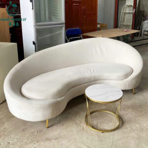 Sofa Cũ 2M1x90CM Bọc Vải Màu Kem Kiểu Dáng Uốn Lượn