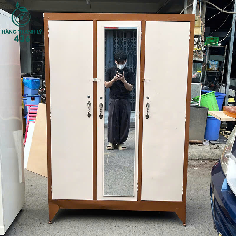 Tủ Quần Áo Cũ 3 Cánh Màu Be Kèm Gương Lớn tu-quan-ao-cu-3-canh-mau-be-kem-guong-lon-1 Tủ Quần Áo Cũ 3 Cánh Màu Be Kèm Gương Lớn