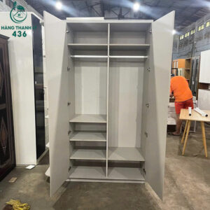 tu-quan-ao-cu-mau-trang-2-canh-co-ngan-ke-phu