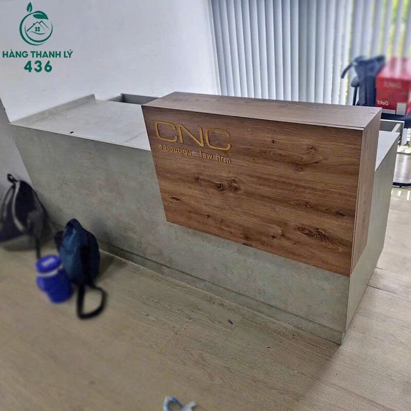 Quầy Lễ Tân Cũ 2Mx1M Gam Màu Xám Xi Măng Phối Gỗ Ấn Tượng z7197828191185_06a8399afc945ffd31b0d80d5e39fb89 Quầy Lễ Tân Cũ 2Mx1M Gam Màu Xám Xi Măng Phối Gỗ Ấn Tượng
