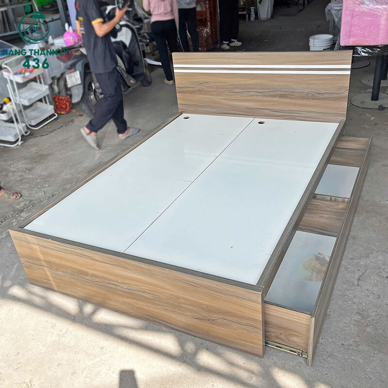 Giường Ngủ Gỗ Cũ 2Mx1M4 Màu Nâu Có 2 Hộc Kéo Rộng Rãi z7201332765758_4d6dae98c11c138a9ab44abaa54293b3-copy Giường Ngủ Gỗ Cũ 2Mx1M4 Màu Nâu Có 2 Hộc Kéo Rộng Rãi