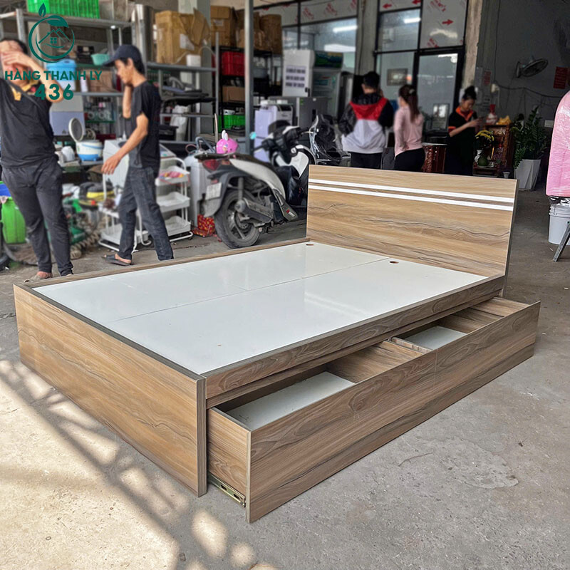 Giường Ngủ Gỗ Cũ 2Mx1M4 Màu Nâu Có 2 Hộc Kéo Rộng Rãi z7201332789391_100db360257365f1e1561ad38e5af6cc-copy Giường Ngủ Gỗ Cũ 2Mx1M4 Màu Nâu Có 2 Hộc Kéo Rộng Rãi