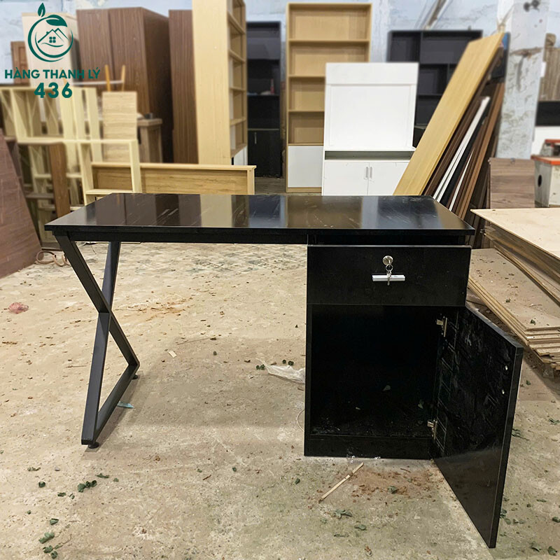 Bàn Làm Việc 1M2x60CM Chân Sắt Chữ X Màu Đen Mới 99% Bàn Làm Việc 1M2x60CM Chân Sắt Chữ X Màu Đen Mới 99%