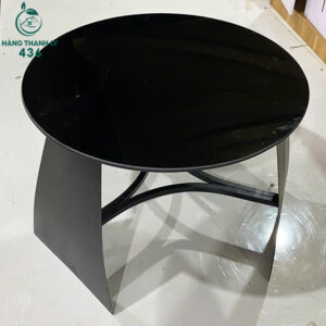 ban-sofa-tron-kinh-den-cu-chan-sat-hien-dai