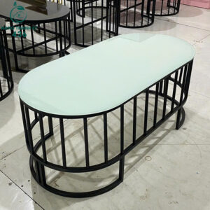 ban-sofa-cu-mat-kinh-xanh-chan-sat-den-bau-duc