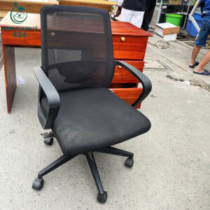 ghe-xoay-van-phong-cu-govi-luoi-den-em-ai