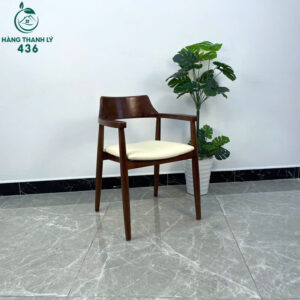 bo-ban-ghe-cafe-chat-lieu-go-chac-chan