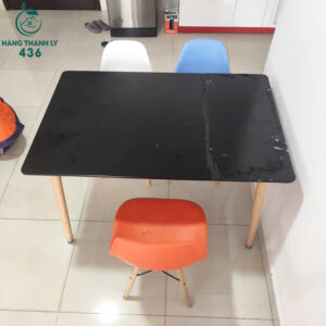 ban-an-vuong-cu-mat-den-gon-gang-de-phoi-ghe