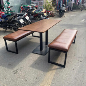 ban-cafe-cu-chan-sat-de-gang-mat-go