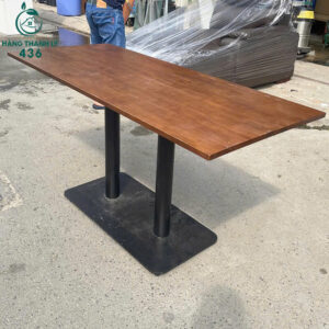 ban-cafe-cu-chan-sat-de-gang-mat-go