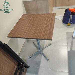 ban-cafe-cu-vuong-chan-sat-thanh-ly